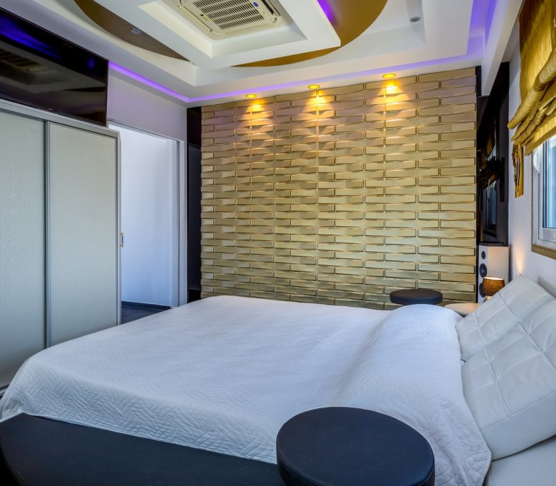 Room with king bed